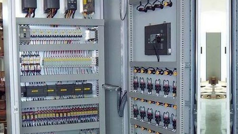 在对比智能低压电器厂家报价时，我们需要关注以下几个关键指标：